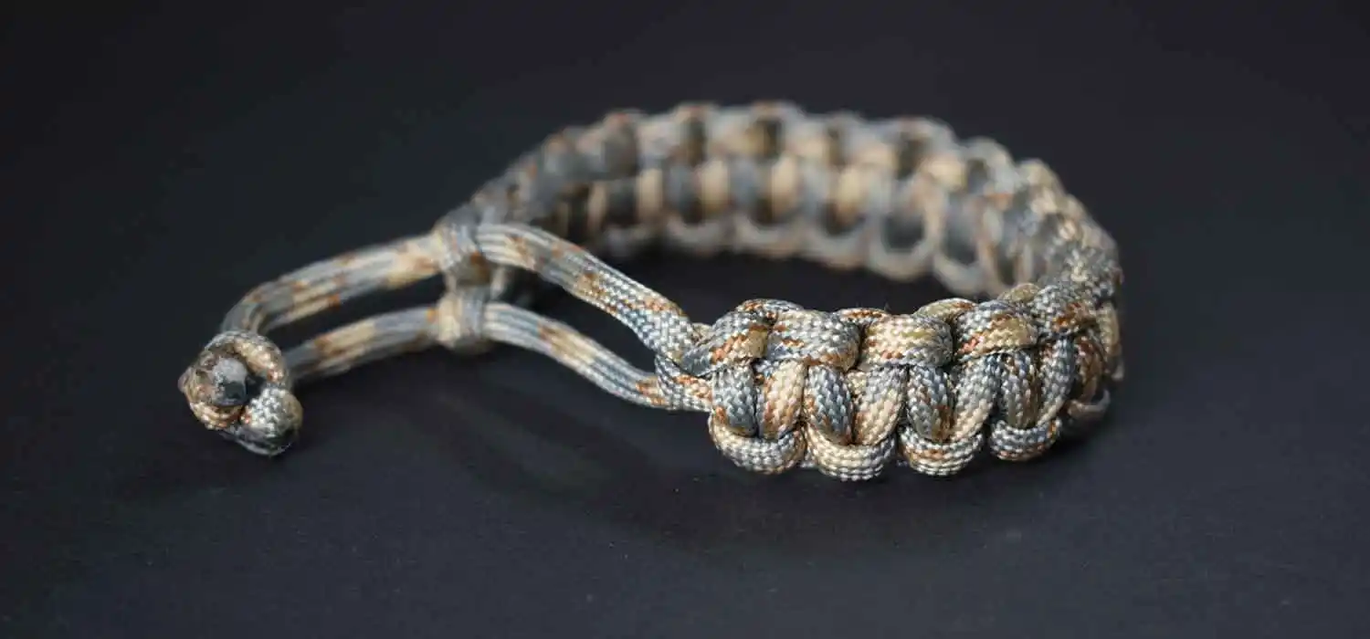 como hacer un nudo cobra para tu pulsera paracord