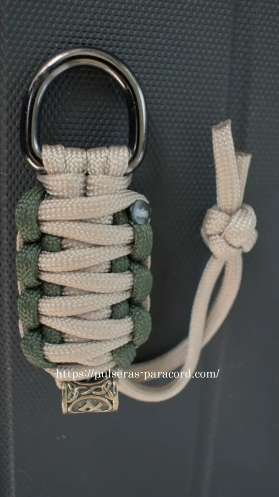 Como hacer un llavero paracord con runa vikinga y nudo cobra