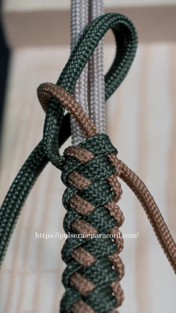 Cómo hacer una pulsera fácil con paracord sin broche