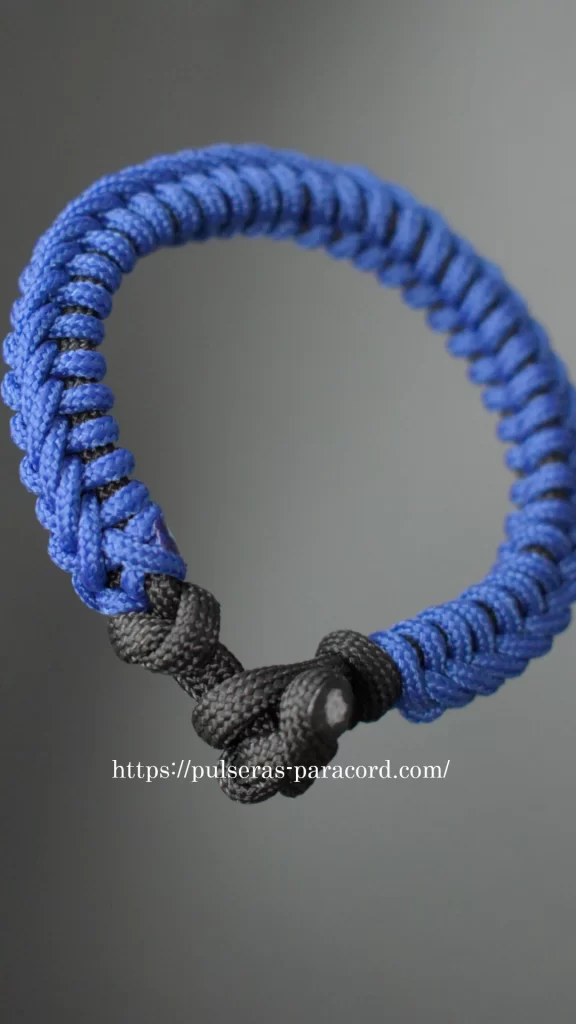 Cómo hacer una pulsera táctica de paracord 1