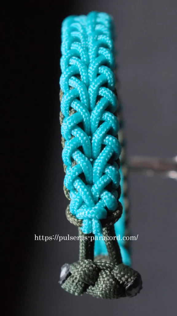 Cómo hacer una pulsera táctica de paracord