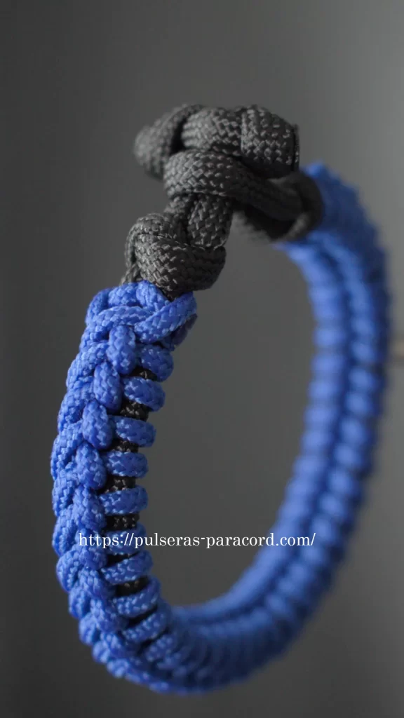 Cómo hacer una pulsera táctica de paracord 1