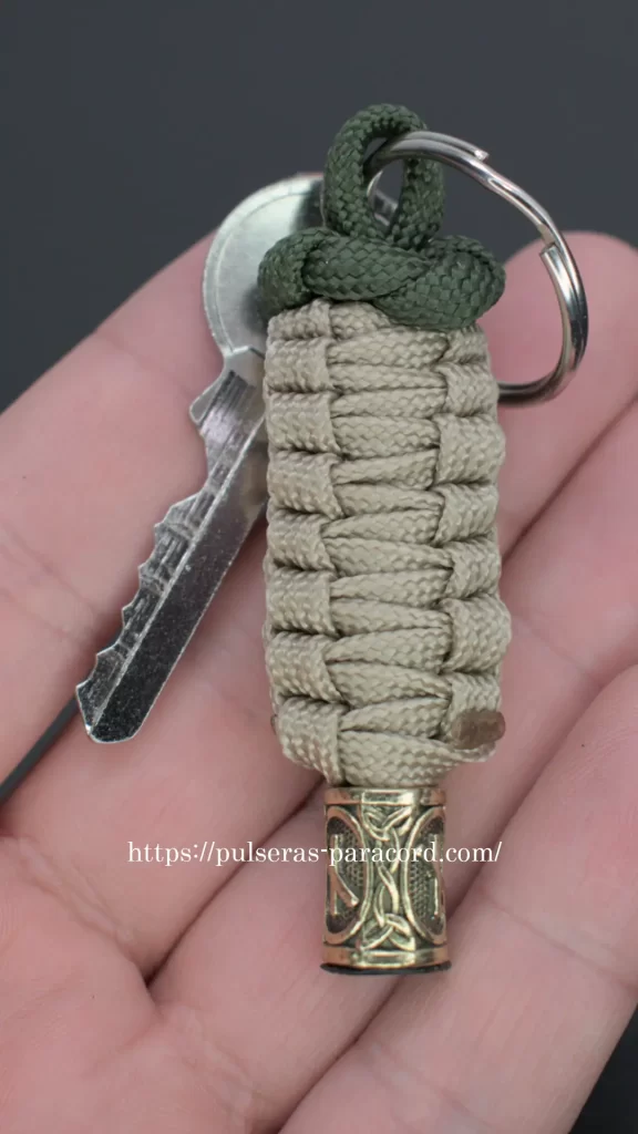 Llavero paracord nudo cobra comprimido2