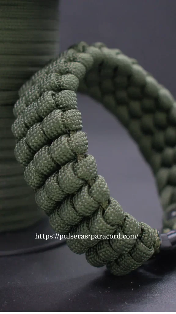 Pulsera de paracord con nudo de rueda 3