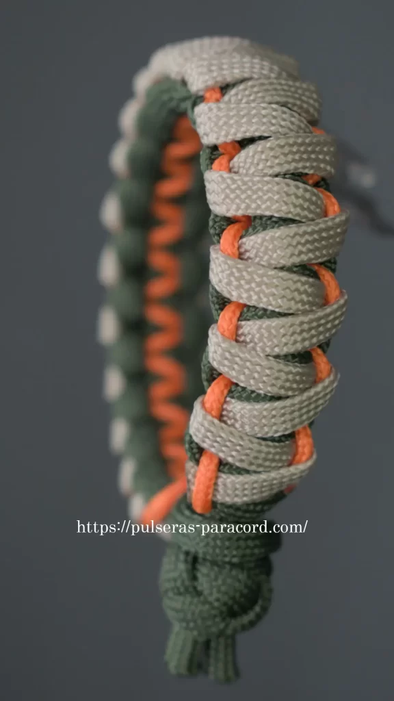 Pulsera paracord cobra modificada sin broche