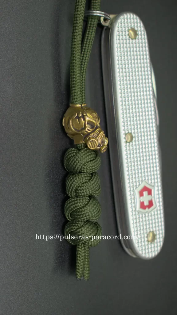 Un nudo de tope de paracord de dos hilos - Llavero paracord