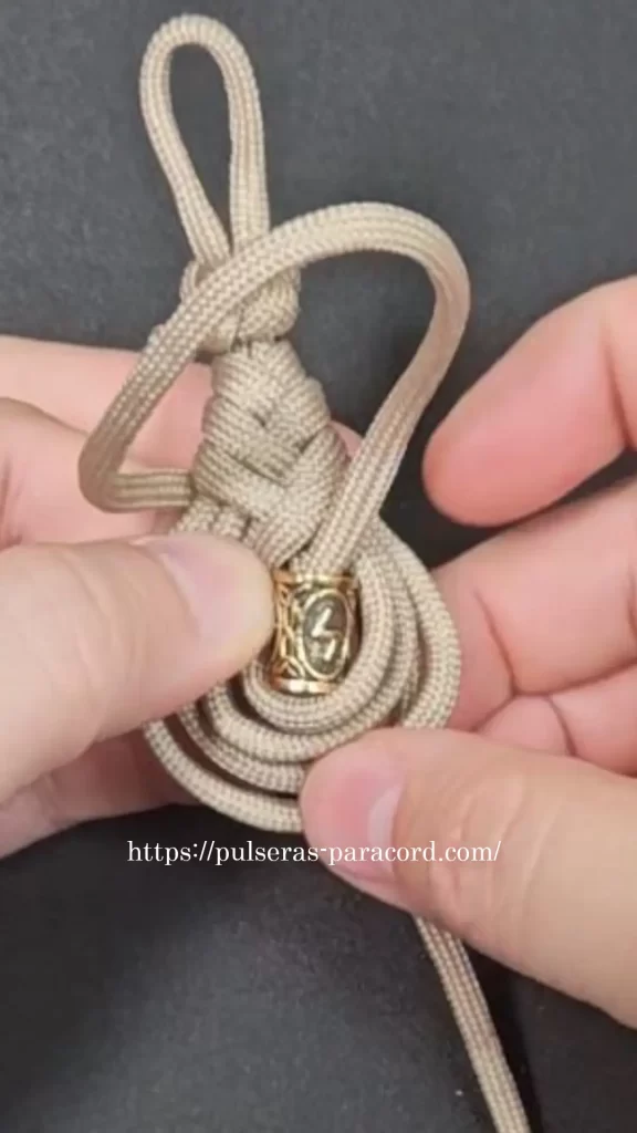 braided paracord keychain 2