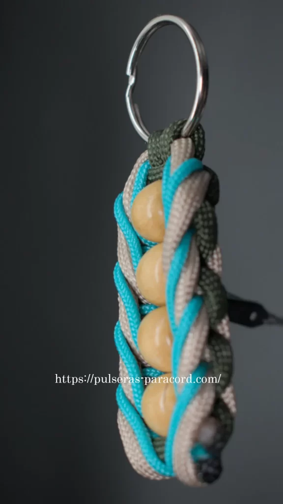 how to make keychain with paracord 3