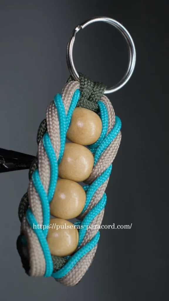 how to make keychain with paracord 3