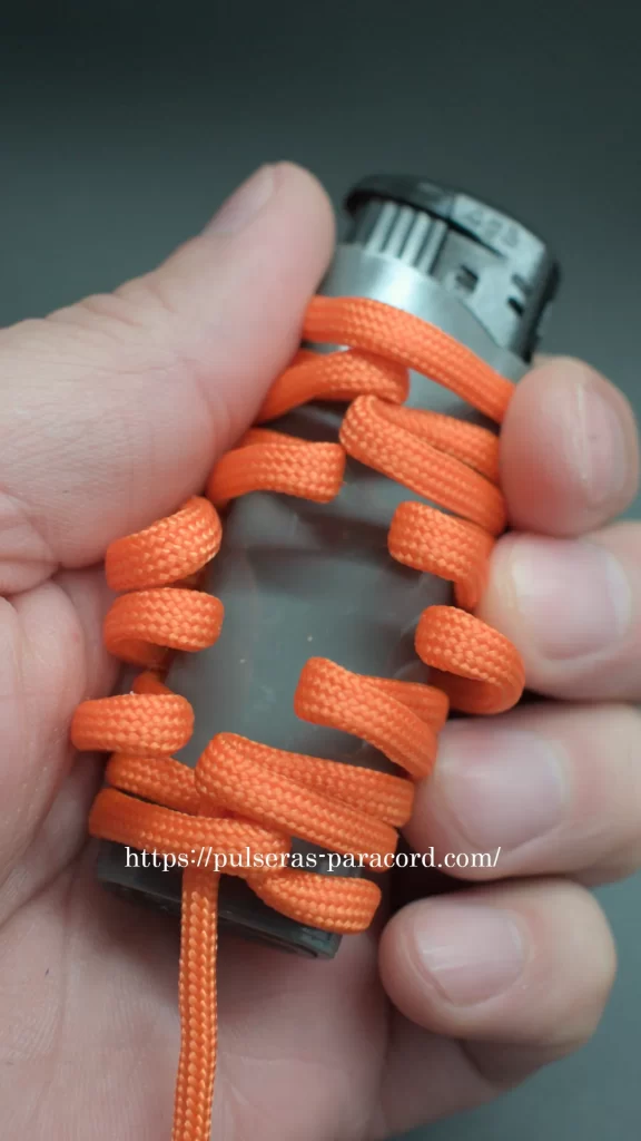 ¡Se despliega en SEGUNDOS! Tutorial de envoltura de mango de paracord de liberación rápida 3