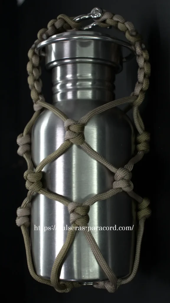 Malla de botella paracord con nudo de serpiente